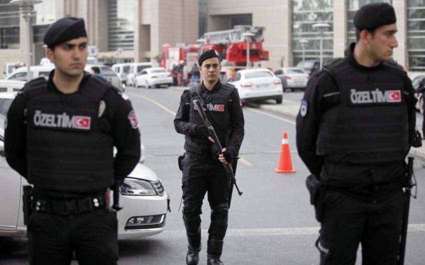 В пригороде Стамбула совершено нападение на полицейский участок - ВИДЕО