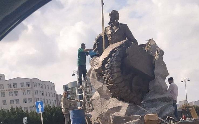 Памятник Альберту Агарунову олицетворяет собой Нагорный Карабах