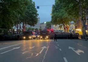 Gürcüstan DİN etirazçıları parlament binası yaxınlığındakı əraziləri boşaltmağa çağırıb
