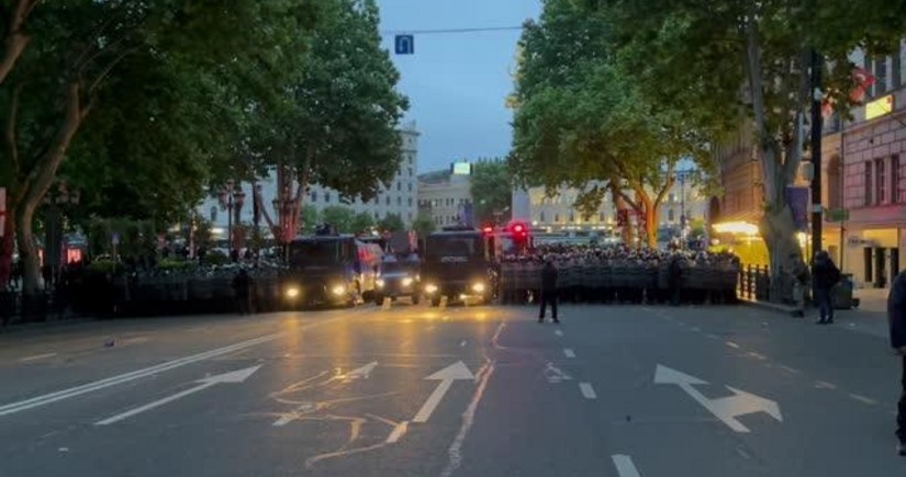 Gürcüstanın DİN etirazçıları parlament binası yaxınlığındakı əraziləri boşaltmağa çağırıb