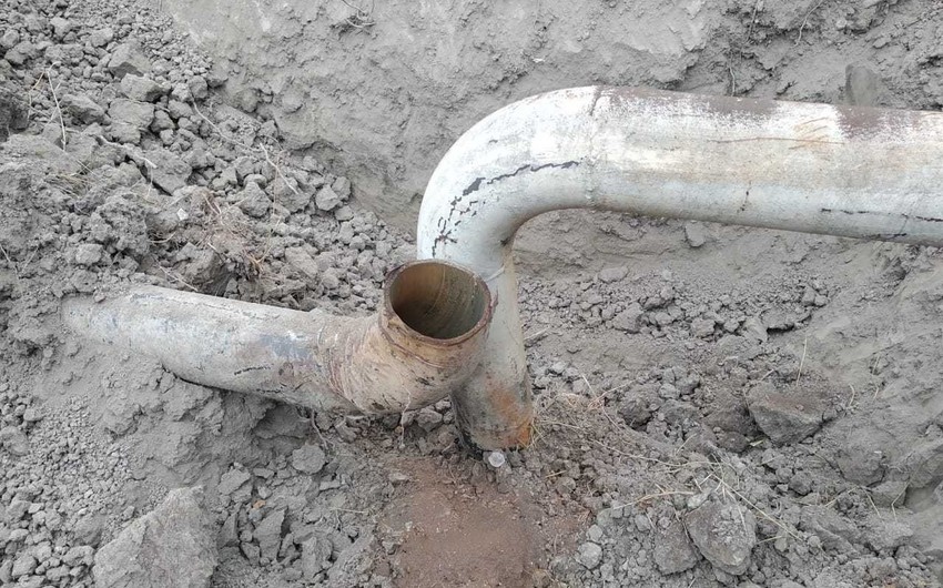 В Баку бетономешалка повредила газопровод