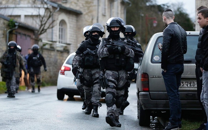 Fransada gələn ildən polisin maaşı artırılacaq