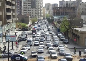 В Баку затруднено движение автобусов по 11 маршрутным линиям