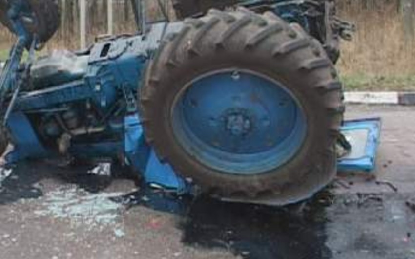 ​Ağcabədidə minik avtomobili ilə traktor toqquşub