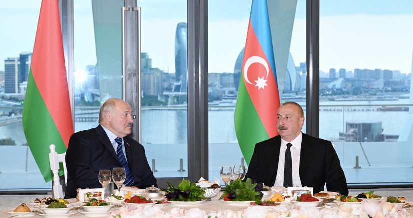 Во дворце Гюлистан от имени президента Ильхама Алиева был устроен государственный прием в честь Александра Лукашенко