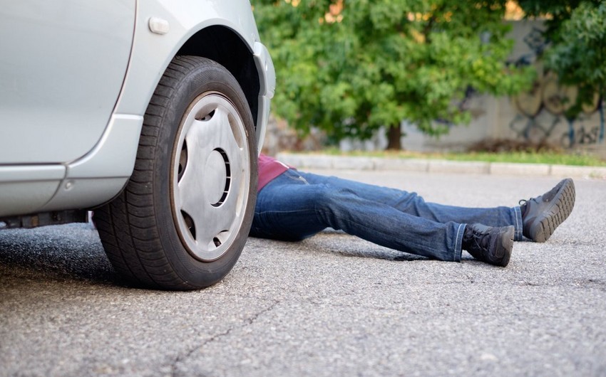 В Баку автомобиль сбил 26-летнего пешехода