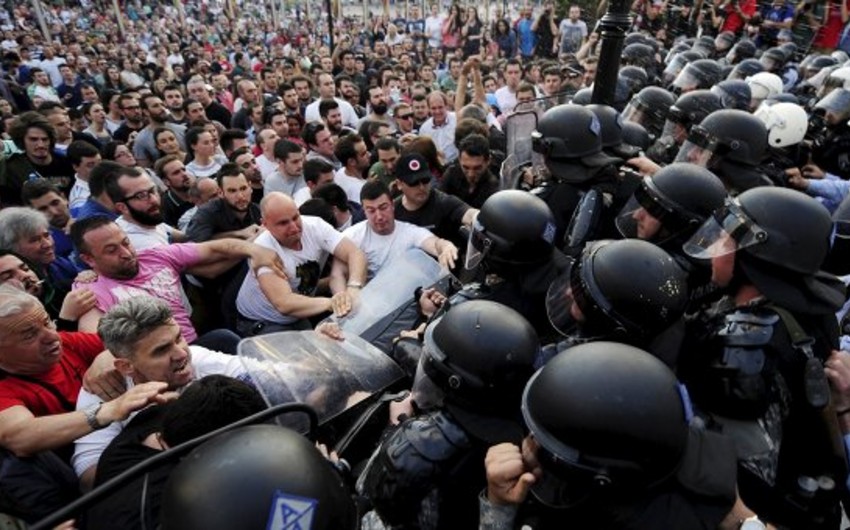В ходе антиправительственных выступлений в Скопье ранены 40 человек