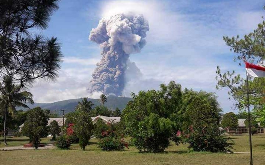 İndoneziyada vulkan püskürüb