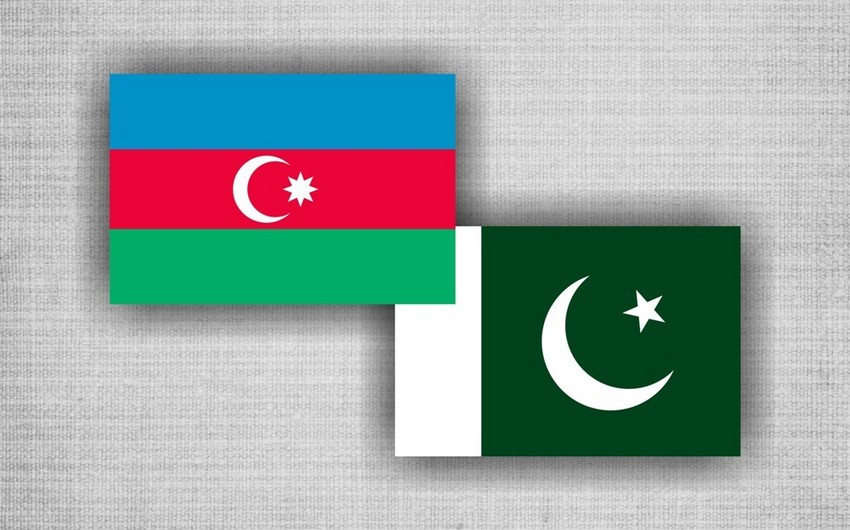 Azerbaijani defense minister expresses condolences to Pakistani side