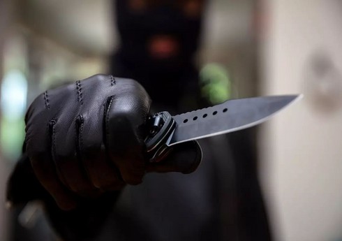 В Великобритании мужчина ранил ножом восемь человек