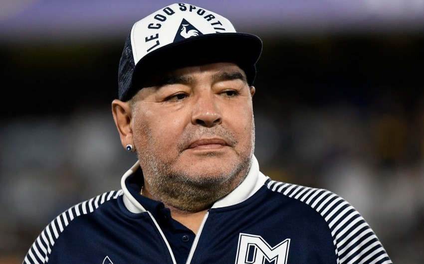 Əfsanəvi futbolçu Maradona ürəksiz dəfn edilib