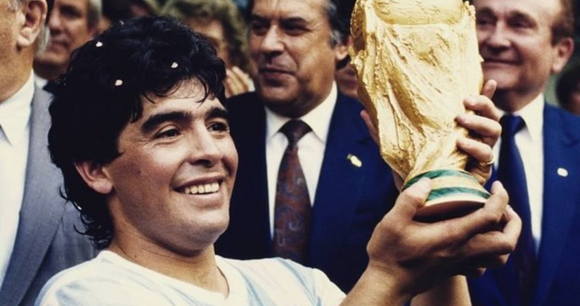 Dieqo Maradonanın Qızıl topu hərraca çıxarılacaq