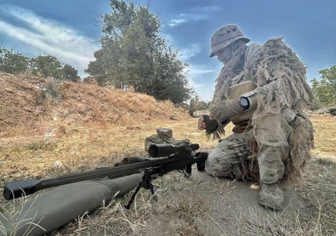 В ВС Азербайджана проведены сборы со снайперскими ротами