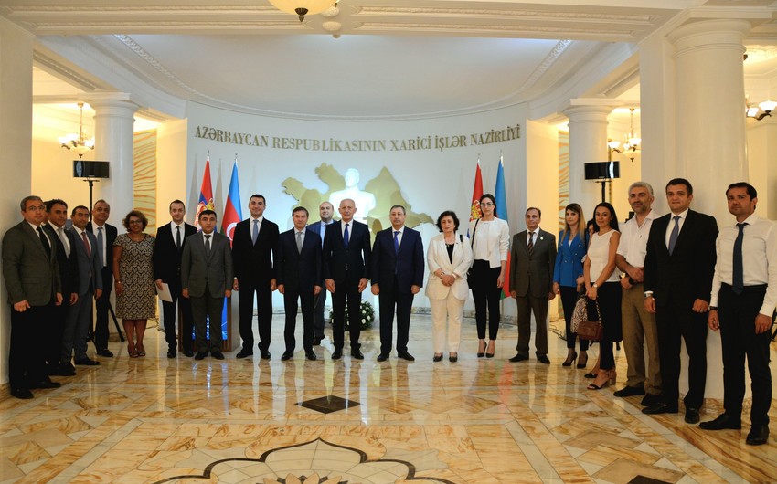 В МИД Азербайджана открылась выставка, посвященная 25-летию установления дипотношений с Сербией