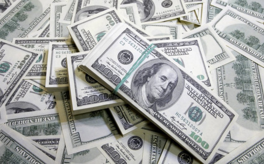 Dollar hits record high against world currencies