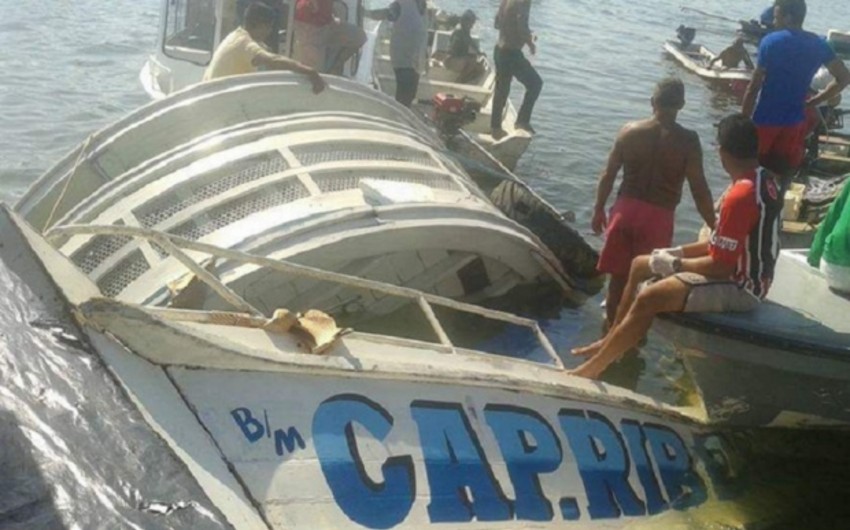 Десять человек погибли и около 40 пропали в результате крушения судна в Бразилии