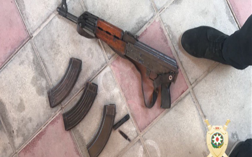 В Баку задержаны двое вооруженных лиц