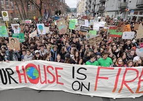 Экоактивисты Fridays For Future проводят масштабное шествие в центре Рима