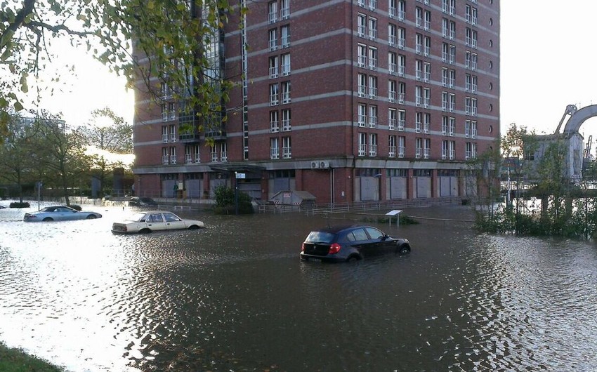 В Берлине ввели режим чрезвычайной ситуации из-за урагана Герварт - ВИДЕО