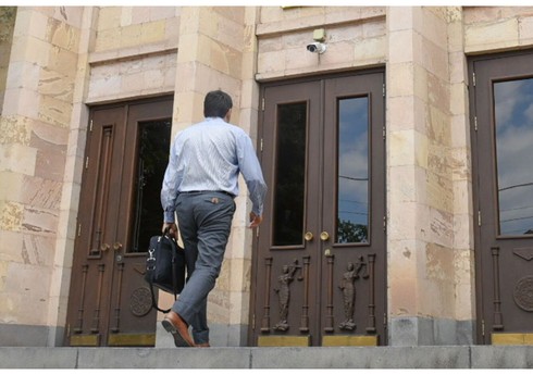 Судья Конституционного суда Армении и члены семьи вызваны в Генпрокуратуру