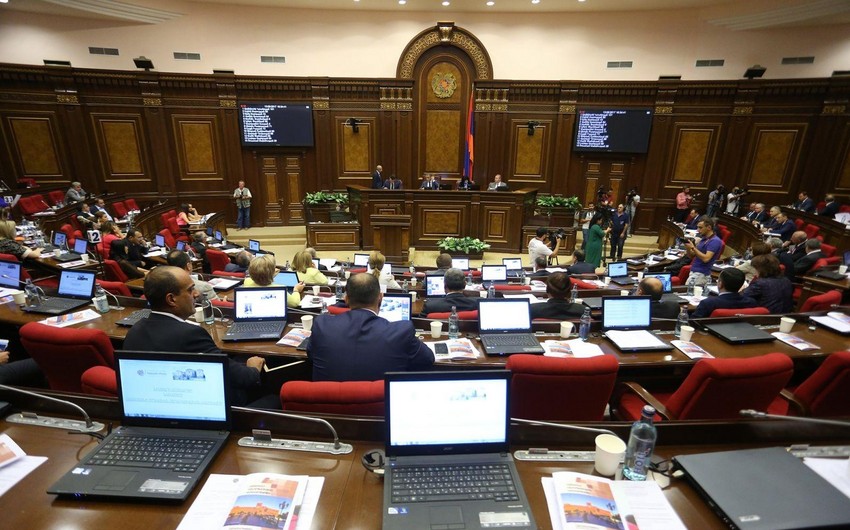 Правящая фракция нарушила работу парламента Армении