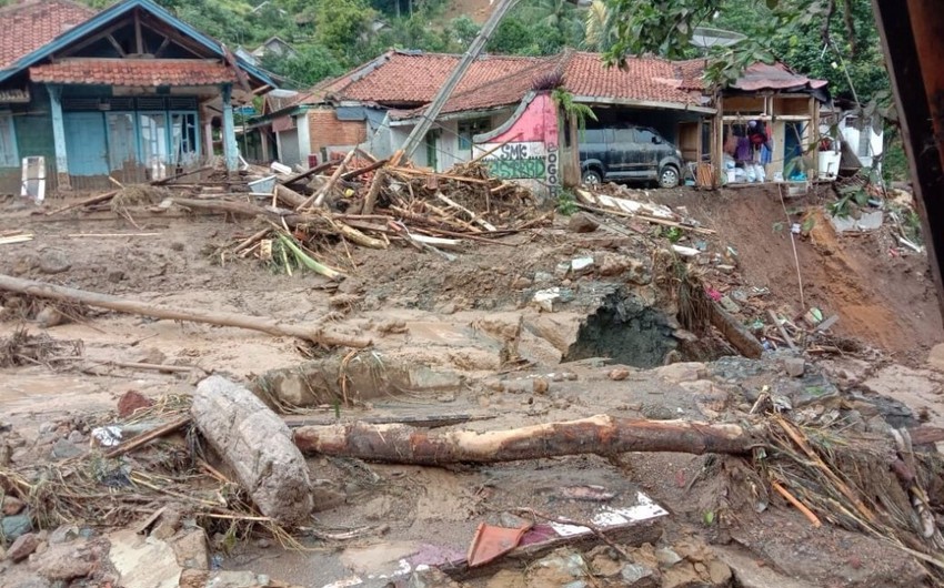 В Джакарте более 1 тыс. человек эвакуировали из-за муссонных наводнений