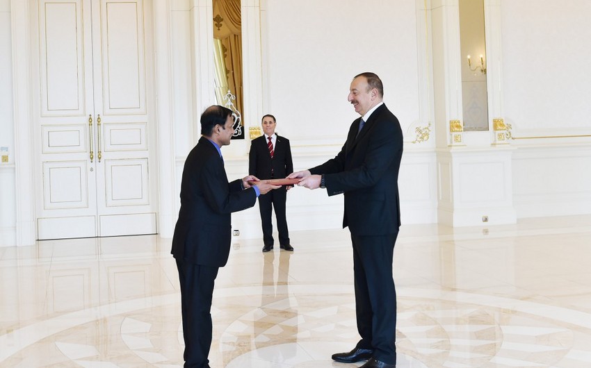 Президент Ильхам Алиев принял верительные грамоты новых послов четырех стран
