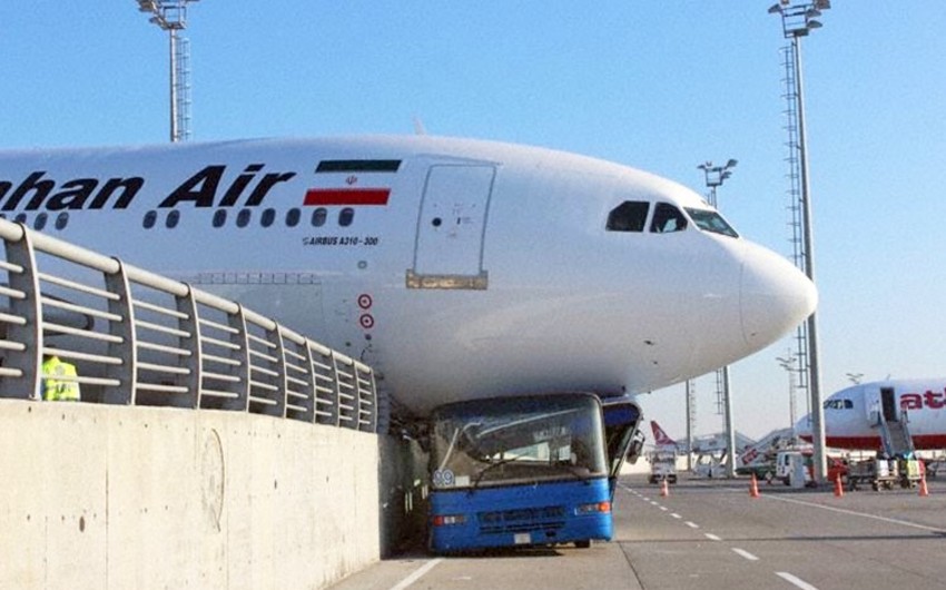 Самолет А310 после посадки в аэропорту Стамбула выехал за пределы взлетной полосы