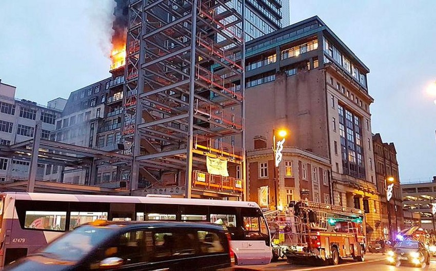 В Манчестере горит многоэтажное здание