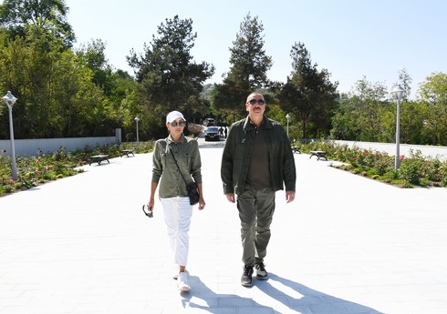 Президент Ильхам Алиев и первая леди Мехрибан Алиева приняли участие в открытии Дней поэзии Вагифа в Шуше