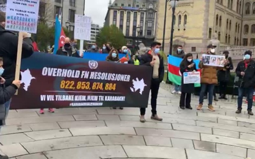 Osloda azərbaycanlılar parlament binası qarşısında etiraz aksiyası keçirib