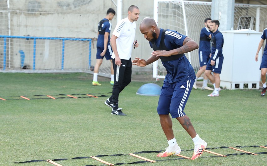 Qarabağın futbolçusu: Hakim səhv qərar verdi