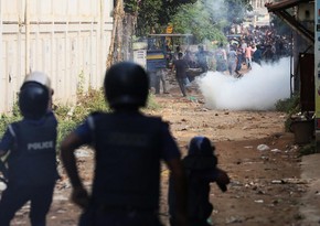 Bangladesh police end strike amid ongoing unrest