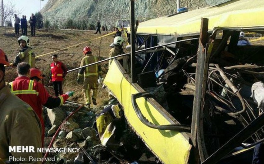 Tehranda avtobus qəzaya uğrayıb, 8 nəfər ölüb, 28 nəfər yaralanıb