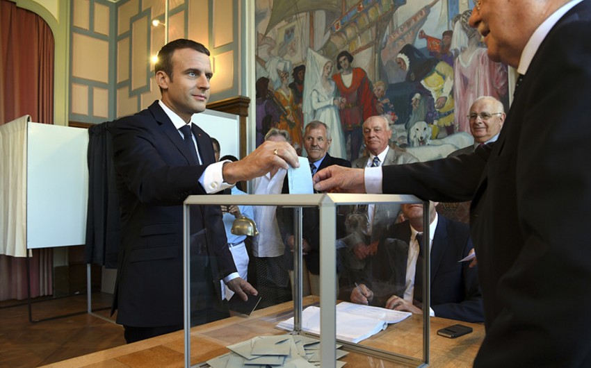 Президент Франции проголосовал на парламентских выборах