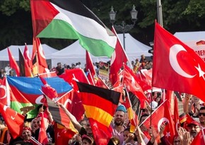 Turks and Azerbaijanis in Germany protest against Armenian genocide bill