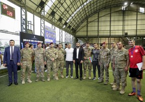 Protezlə təmin edilən qazilər futbol oynayıb