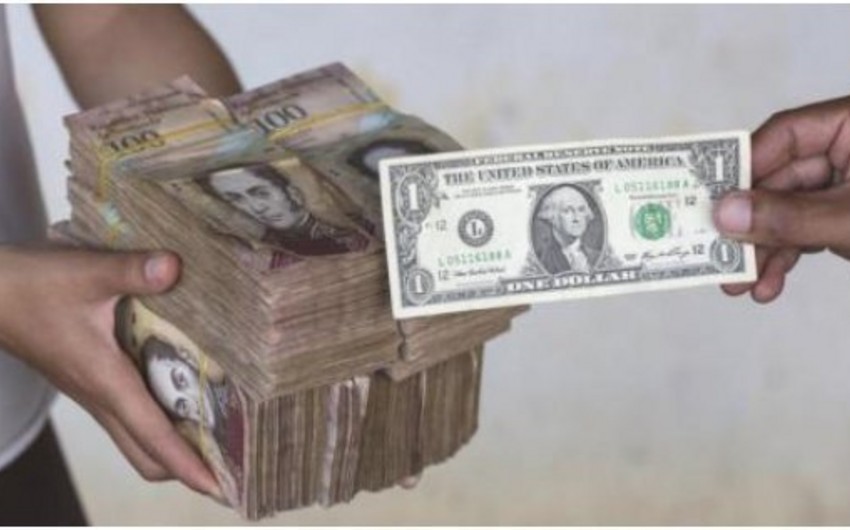 Курс венесуэльской валюты к доллару США упал за сутки на 26%