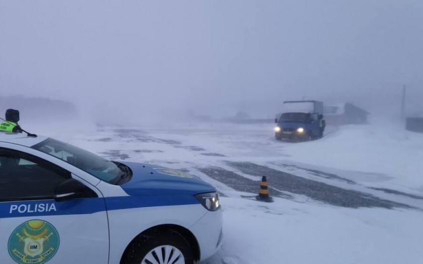 В Казахстане на трассе из-за бурана скопилось более 1 тыс. машин