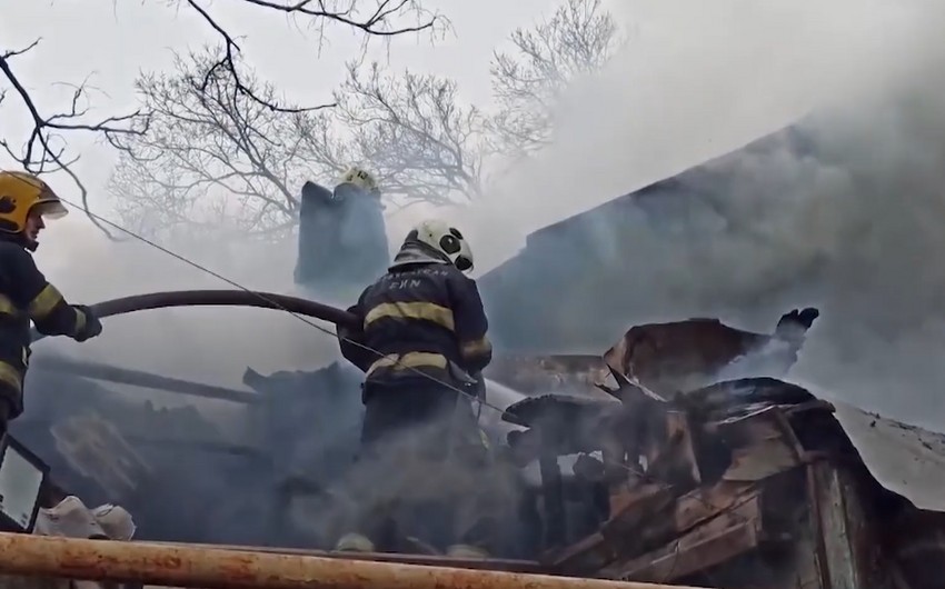 В Баку в жилом доме произошел пожар