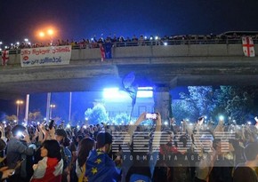 В Тбилиси протестующие перекрыли один из главных транспортных узлов