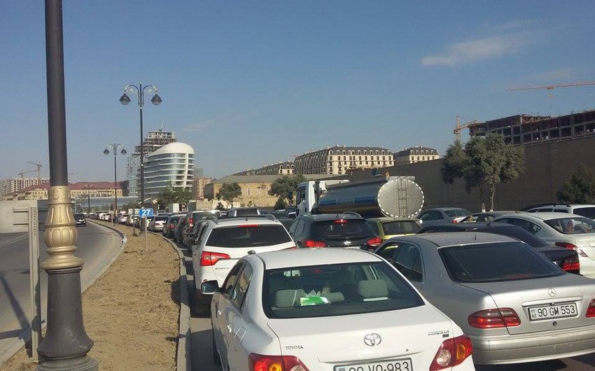 One of main avenues in Baku closed