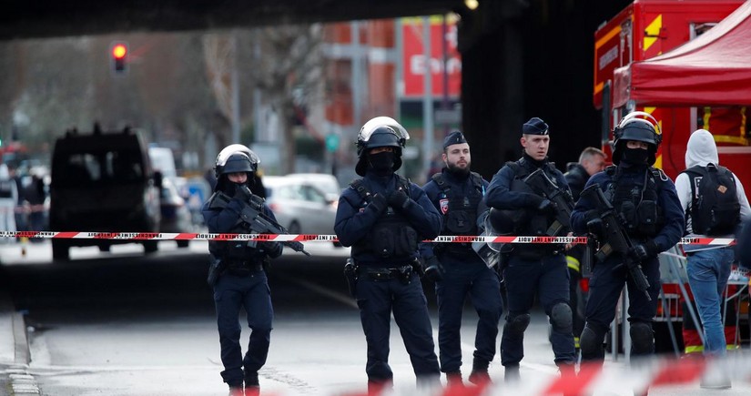 Fransada kafedə atışma olub, 1 nəfər ölüb, 3 nəfər yaralanıb