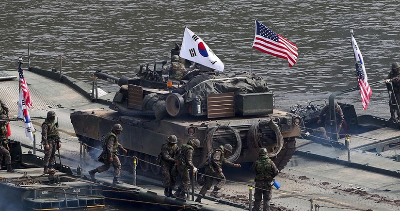 Вашингтон и Сеул начали военно-морские учения в Японском море