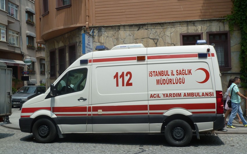 В Стамбуле попал в аварию автобус, есть погибшие и раненые 