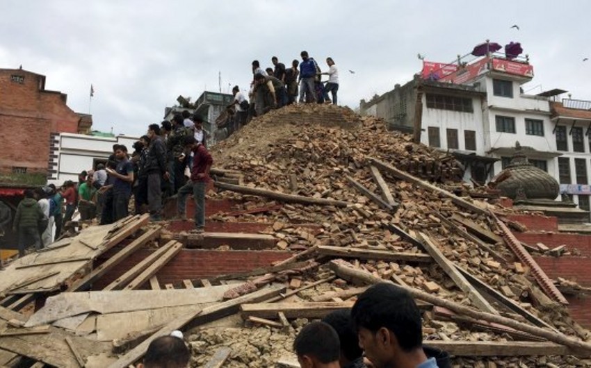 ​Hindistan Nepala xilasedicilər və tibbi yardım göndərir