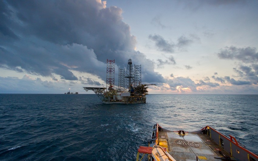 Azerbaijani oil price falls
