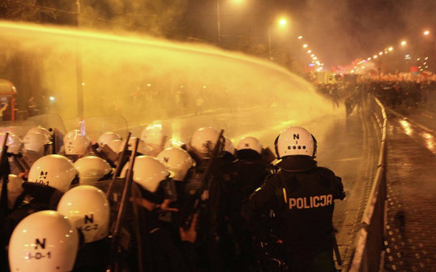 Беспорядки начались в Польше, после того как полицейский убил фаната