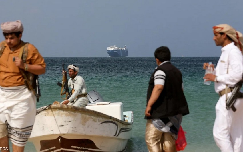 Хуситы атаковали два коммерческих судна и американский эсминец в Аденском заливе