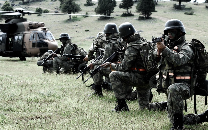 Турецкие военнослужащие убили 32 террориста ИГИЛ, уничтожили 140 позиций